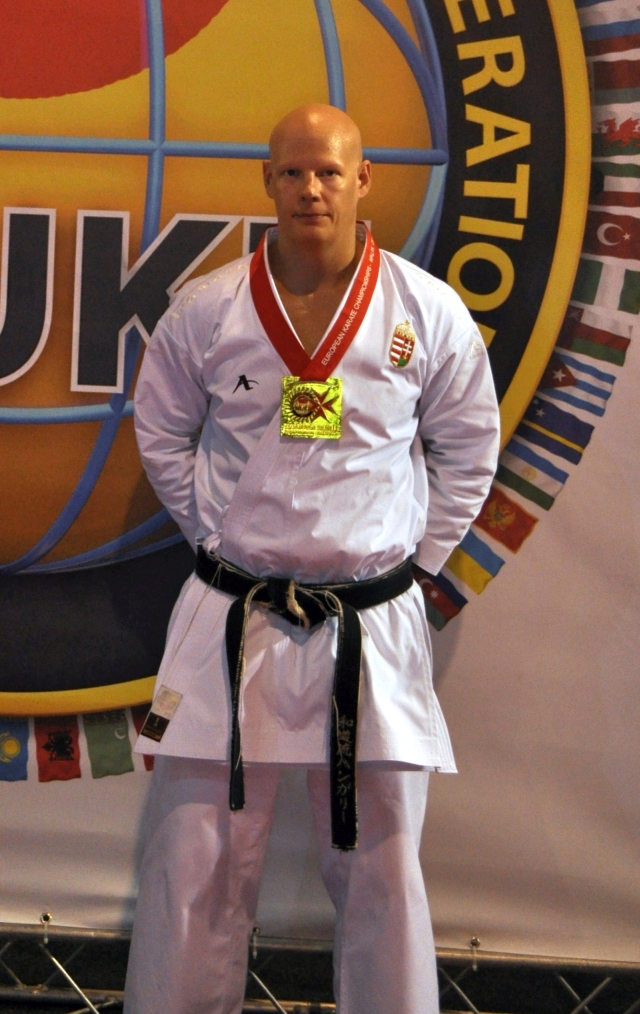 Pénzes Tamás - Wado-ryu Kata Európa-bajnok és Kumite +85 kg Európa-bajnoki ezüstérmes Pénzes Tamás - Wado-ryu Kata Európa-bajnok és Kumite +85 kg Európa-bajnoki ezüstérmes