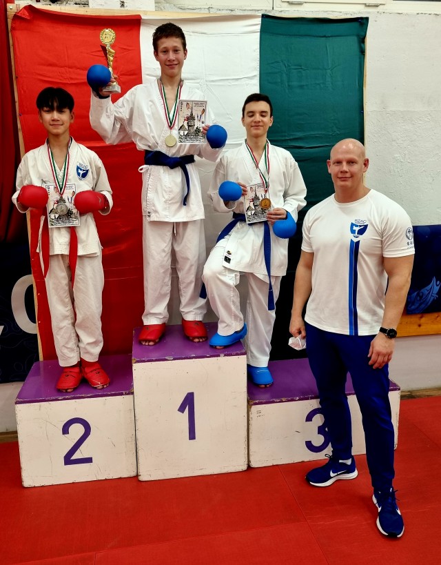 Szkely Torony Advent Kupa - SZAC KSE versenyzi letaroltk kumite Open kategrit